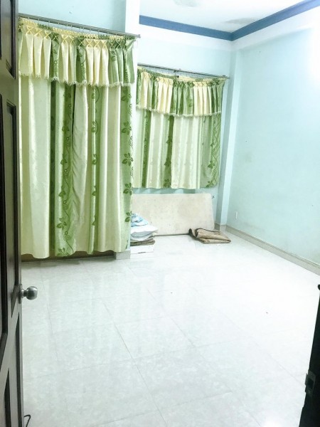 Cho thuê lại căn phòng xin, có cửa sổ có ban công thoáng mát, 19m2