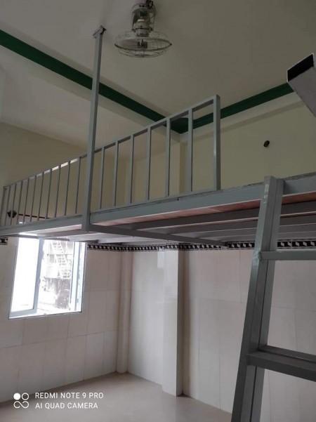 Phòng trọ vừa mới xây dựng mới tinh, có gác rộng không đụng đầu, có nhà vệ sinh, 27m2