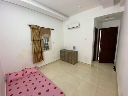 Mình cần cho thuê phòng mặt tiền đường Quang Trung, diện tích từ 16-30m2, giá từ 2.200.000₫, 16m2