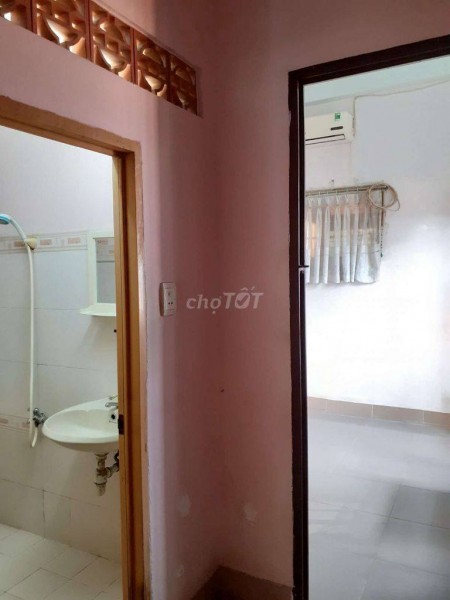 Cho thuê phòng trọ gần Công Viên Văn Hóa Đầm Sen, 28E Cư Xá Phú Thọ Hòa, Quận 11. An ninh, giá rẻ, 20m2