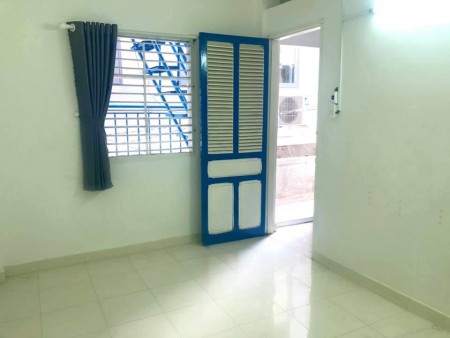 [Quận 10] Khách vừa trả phòng về quê, sát khu Sư Vạn Hạnh cực đông vui luôn ! Nhà đầu hẻm, 25m2