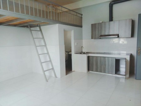 Phòng có gác rộng rãi ở được đến 4 bạn ngay ngã tư Thủ Đức, có bếp và nvs riêng trong phòng, 27m2