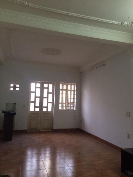 Bên mình còn 4 phòng cho thuê rộng rãi thoáng mát nhà mặt tiền thuận tiện đi lại các khu vực trung tâm, 40m2