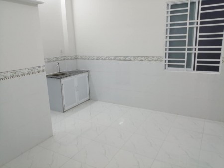 Phòng trọ tại Phan Huy Ích Tân Bình. Có kệ bếp, ban công cửa sổ thoáng mát, 27m2