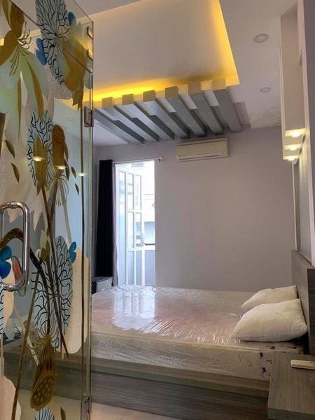 Cho thuê phòng trọ tại Hồ Thị Kỷ, Quận 10. Phòng đã đầy đủ nội thất kéo vali vào là ở ngay, 16m2