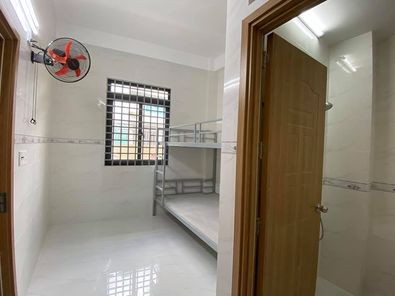 Phòng cao cấp trong nhà mặt tiền đường Thạch Lam Tân Phú. Giá Sinh Viên, 28m2