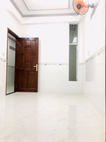 Phòng trọ Nguyễn Phúc Chu, Tân Bình. Phòng ngay mặt tiền có cửa sổ thoáng mát, 20m2