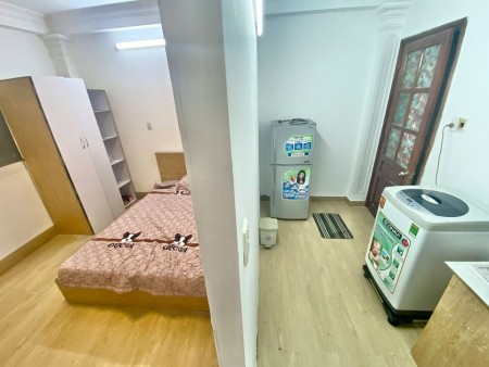 Phòng trọ ngay trung tâm Quận 3, có 1 phòng ngủ tách biệt, 30m2