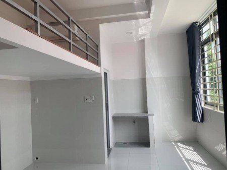 Phòng trọ bình dân cho sinh viên, có gác, có bếp, máy lạnh Daikin, nhà mới, khóa vân tay ra vào, 24m2