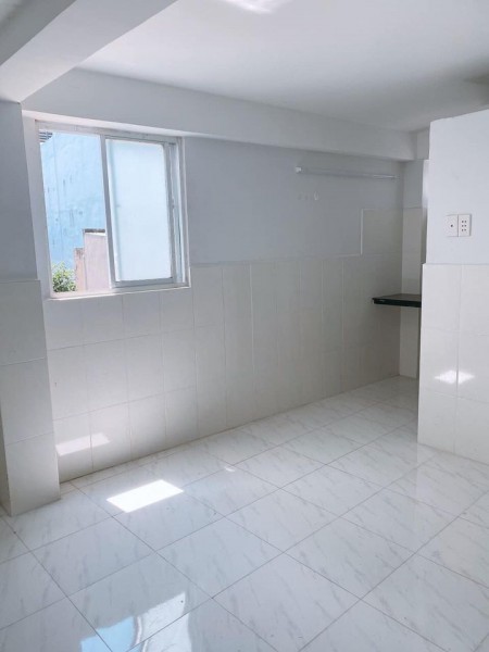Cho thuê phòng trọ quận 7, có toilet riêng, giờ tự do, kệ rửa chén, bồn rửa, vòi sen, 28m2