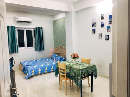 Cho thuê phòng trọ ngay trung tâm quận Phú Nhuận, bãi xe rộng rãi, ra vào khoá vân tay, có sân phơi, 27m2