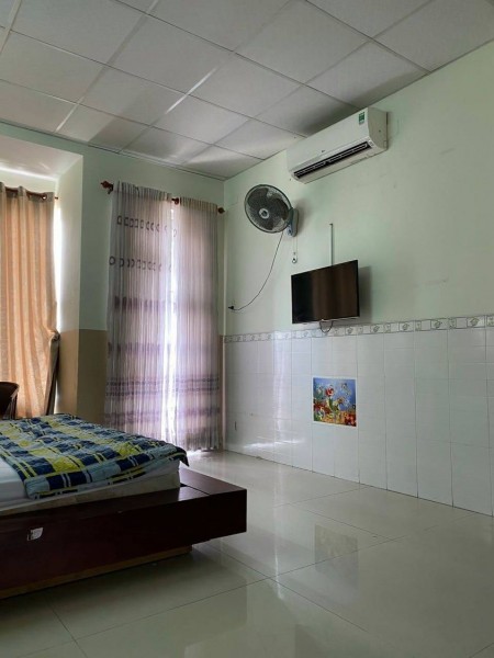 Phòng trọ cho thuê bao đẹp nằm trên mặt tiền quận Tân Bình, phòng full nội thất : Tivi,máy lạnh, 25m2