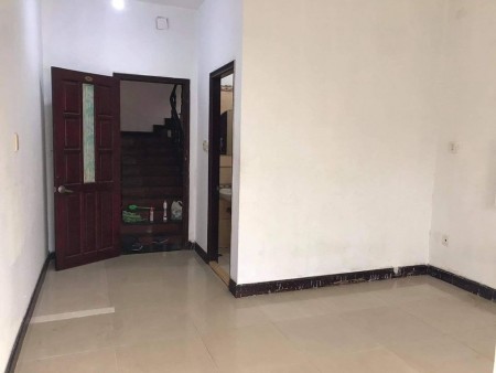 Cho thuê phòng trọ gần cầu Tham Lương Quận 12, Nhà yên tĩnh có hầm xe có bỏ vệ suốt đêm, 20m2