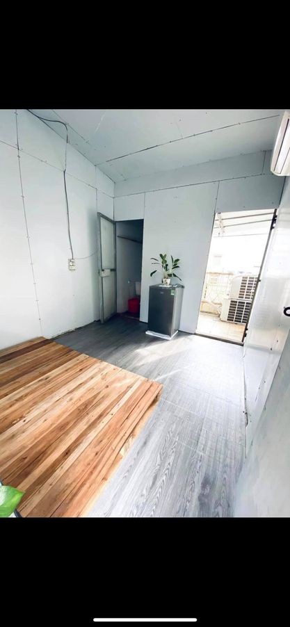 Phòngrọ cho thuê có ban công trước sau nên thích hợp bạn nào thích không gian thoáng trồng cây, 25m2