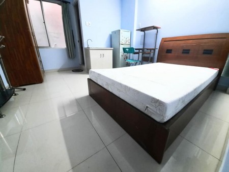 Cho thuê phòng trọ tại quận 1, full nội thất: máy lạnh, tủ lạnh, tủ quần áo, bàn ghế, 25m2