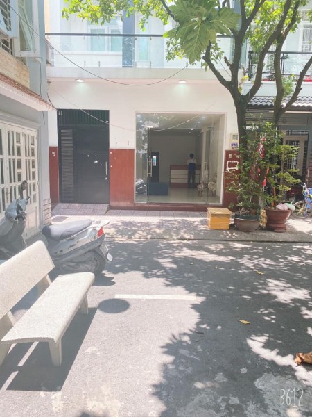 Cho thuê hòng cao cấp mới xây full nội thất tại Tân Phú, nội thất: máy lạnh, tủ lạnh, tủ bếp kệ bếp, 20m2