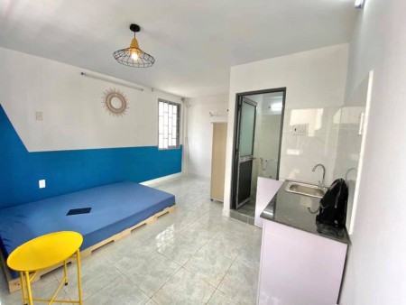 Cho thuê phòng trọ tại Bình Thạnh, phòng có ban công , cửa sổ thoáng mát, phòng mới 100%, 28m2