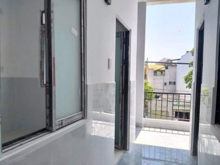 Cho thuê phòng trọ tại Tân Bình, phòng có gác rộng, cửa sổ thoáng mát, không gian bếp ăn rộng rãi, 25m2