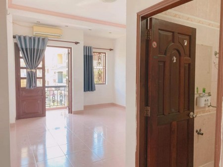 Cho thuê phòng trọ tại Bình Thạnh, phòng có ban công thoáng mát, full nội thất, an ninh, 25m2