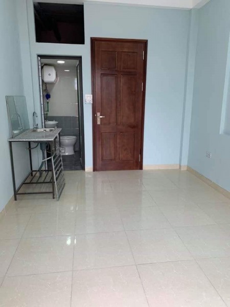 Cho thuê phòng trọ trên tầng 3 của tòa nhà, rất thoáng mát, có đủ nội thất đồ dùng, 14m2