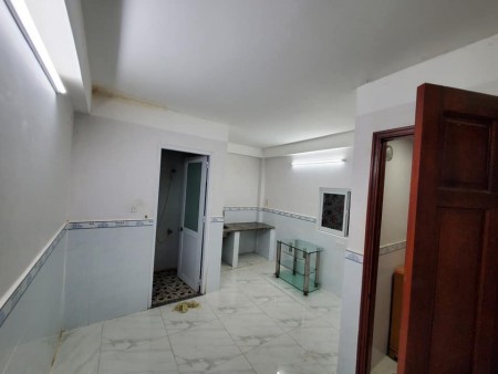 Phòng trọ ngay Huỳnh Tấn Phát, Quận 7. Giá thuê 2tr5/tháng. Lh xem phòng 0941554655, 25m2