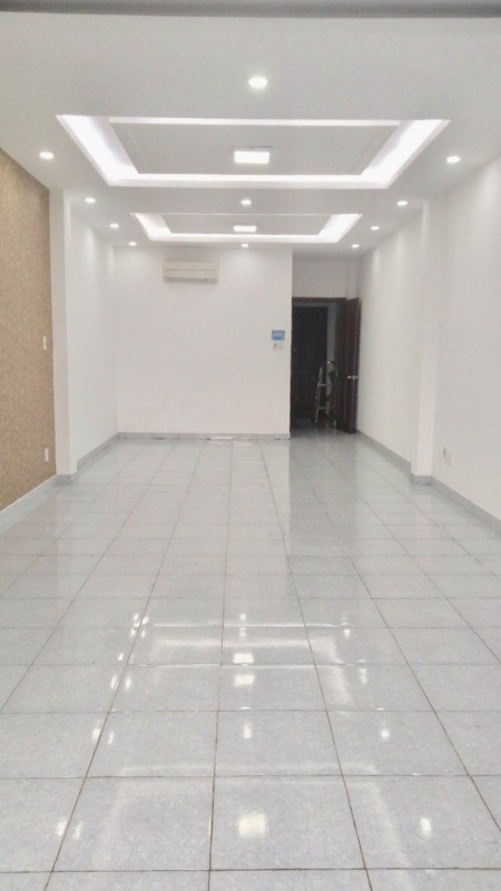 Cho thuê phòng trọ mặt tiền thoáng mát tại Đường số 43, Tân Quy Quận 7, 35m2