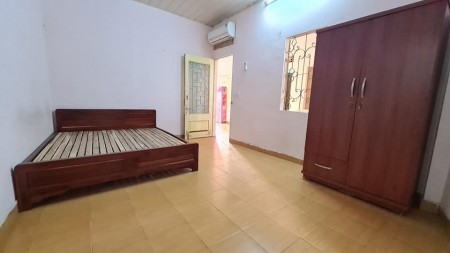 Cho thuê phòng trọ khép kín, cửa sổ thoáng mát tại Ngõ 898 Đường Láng, giá từ 2tr2/tháng, 22m2