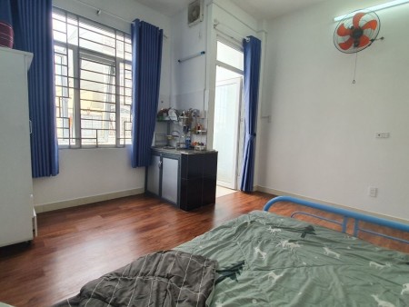 Phòng trọ mới, full nội thất, có ban công tại Chấn Hưng, Tân Bình. Lh xem phòng 0919837826, 25m2