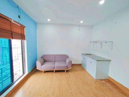 Phòng mới đẹp rộng 42m2, đủ nội thất ở được 4 đến 5 người tại ngõ 33 Chùa Láng, Đống Đa, 42m2
