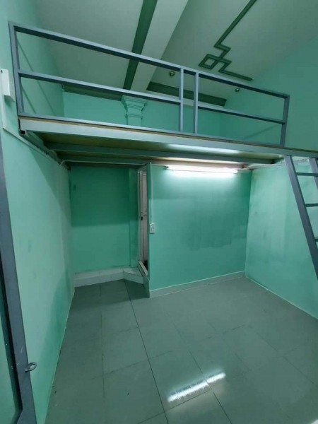 Phòng trọ tại 278 Đường D2, Bình Thạnh có phòng giá 1tr4/tháng và 2tr5/tháng. Sđt: 098 4796758, 23m2