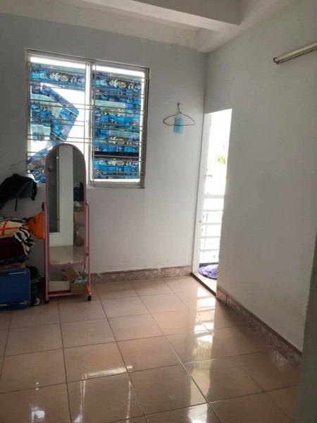 Bên mình còn 1 phòng trong nhà nguyên căn, phòng thoáng có ban công 1tr8 tại 478/29 Đường Lê Duẩn, 18m2
