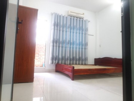 Phòng trọ tại Số 1C ngõ 157 Chùa láng, diện tích 25m2, giá thuê 3tr1/tháng, có nội thất, 25m2