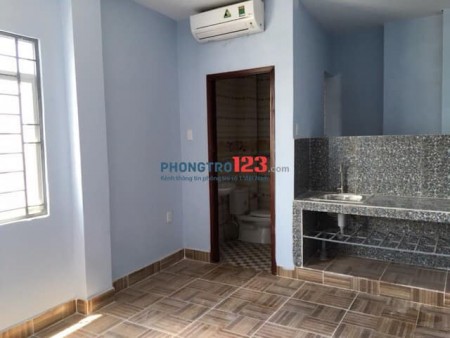 Phòng mới rộng 25m2 sạch sẽ có wc và bếp đầy đủ giá rẻ tại 128/2 Đường Đinh Tiên Hoàng, Bình Thạnh, 25m2