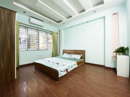 Chính chủ cho thuê phòng tại 58 Nguyễn Khánh Toàn, Cầu Giấy phòng lớn thoáng mát., 25m2