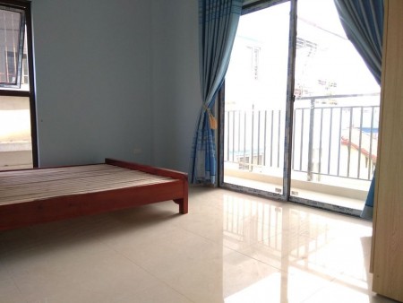 Bên mình hiện còn 1 căn phòng có phòng ngủ và phòng khách full đồ giá thuê 4tr9 rất rộng rãi, 27m2