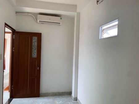 Cho thuê phòng trọ trong nhà nguyên căn tại 50/1 Nguyễn Đình Chiểu, Phú Nhuận. Giá 2tr5 và 2tr8, 24m2