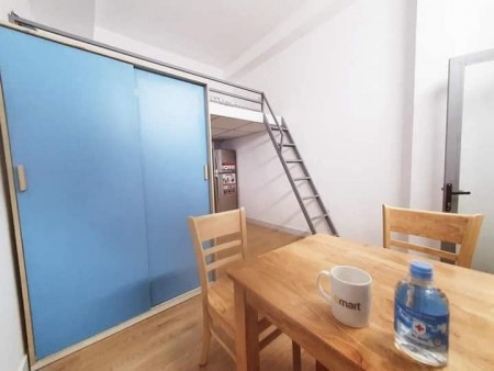 Phòng trọ có gác rộng có máy lạnh và một số nội thất cơ bản tại 138 Trương Công Định, Quận Tân Bình, 24m2