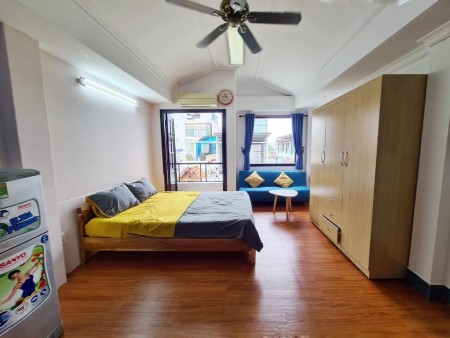 Phòng cực xin ngay trung tâm Quận 1 trên đường CMT8 đủ nội thất sang trọng, ban công mát mẽ, 25m2