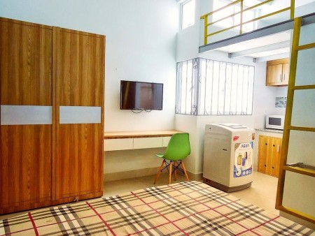 Cho thuê phòng mới đẹp rộng 30m2 có gác rộng, có bảo vệ 24/24 tại 190 Nguyễn Gia Trí, P25, 30m2