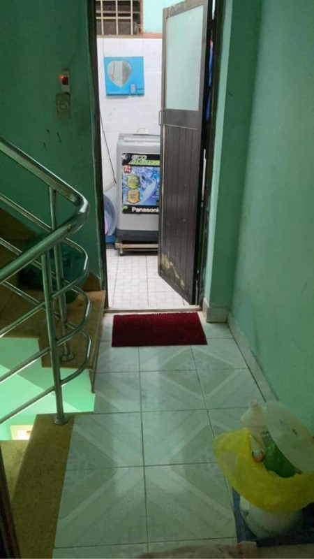 Mình có nguyên lầu 2 cho thuê, giá 3 triệu 500 (điện nước tính theo nhà nước). Lh 0915714188 Thảo, 24m2