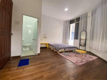 Bên mình đang còn trống phòng mới sạch sẽ ngay trung tâm Quận 7. Giá: 3 triệu đến 3 triệu 500, 20m2