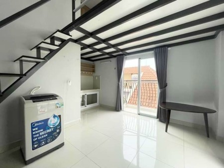 Cho thuê phòng, căn hộ dịch vụ duplex có máy giặt riêng, có ban công mát mẽ tại Quận 7, 25m2