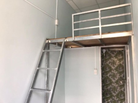Phòng trọ giá rẻ chỉ 2 triệu/tháng phòng có gác, ngay ban công có cửa sổ nên rất thoáng mát, 20m2