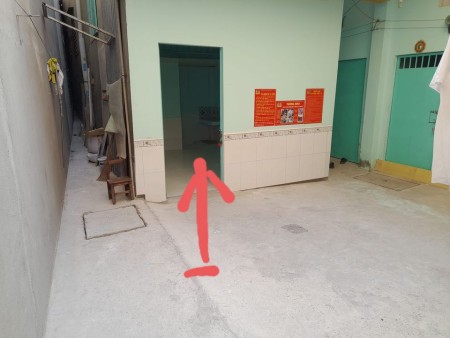 Mình còn 1 phòng đầu, giáp với sân. trệt và gác đều có cửa sổ, thoáng mát chỉ cho nữ thuê giá 3Tr, 25m2