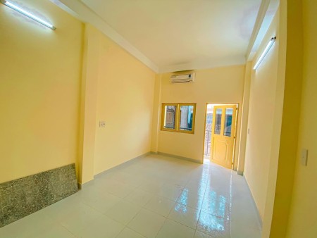 Phòng trọ Gò Vấp mới xây xong, giá rẻ & sạch sẽ có ban công/cửa sổ. Giá thuê 3,5 Triệu/Tháng, 23m2