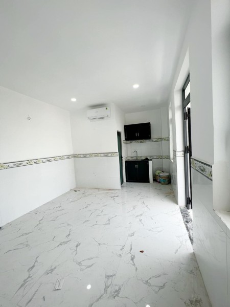 Phòng Ban Công Mới Xây, Đầu Tháng 6 sẽ vào đầy đủ nội thất. Giá chỉ 5triệu, 45m2