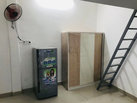 Bên mình vừa trống 1 phòng có gác lửng, rộng 30m2 tại Quận 10, 30m2