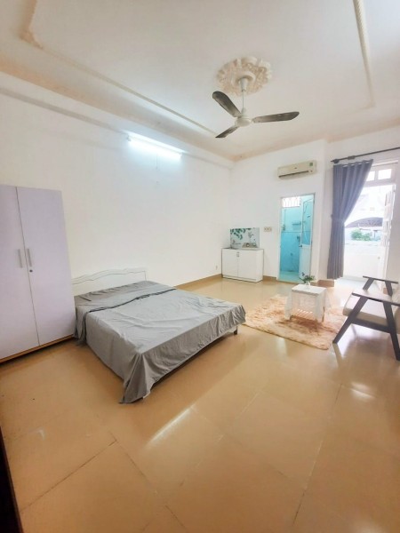 Phòng đủ nội thất, có ban công, Giá Sinh Viên ạ. Phù hợp 4 người, 23m2