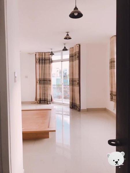 Phòng có sẵn tại 212 Nguyễn Trãi Quận 1 dọn vào ở ngay. Giá từ 3tr5 đến 4tr/tháng, 24m2
