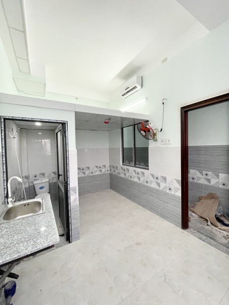 Phòng có gác, cửa sổ lớn mới xây có máy cách Aeon Tân Phú 2KM, 22m2